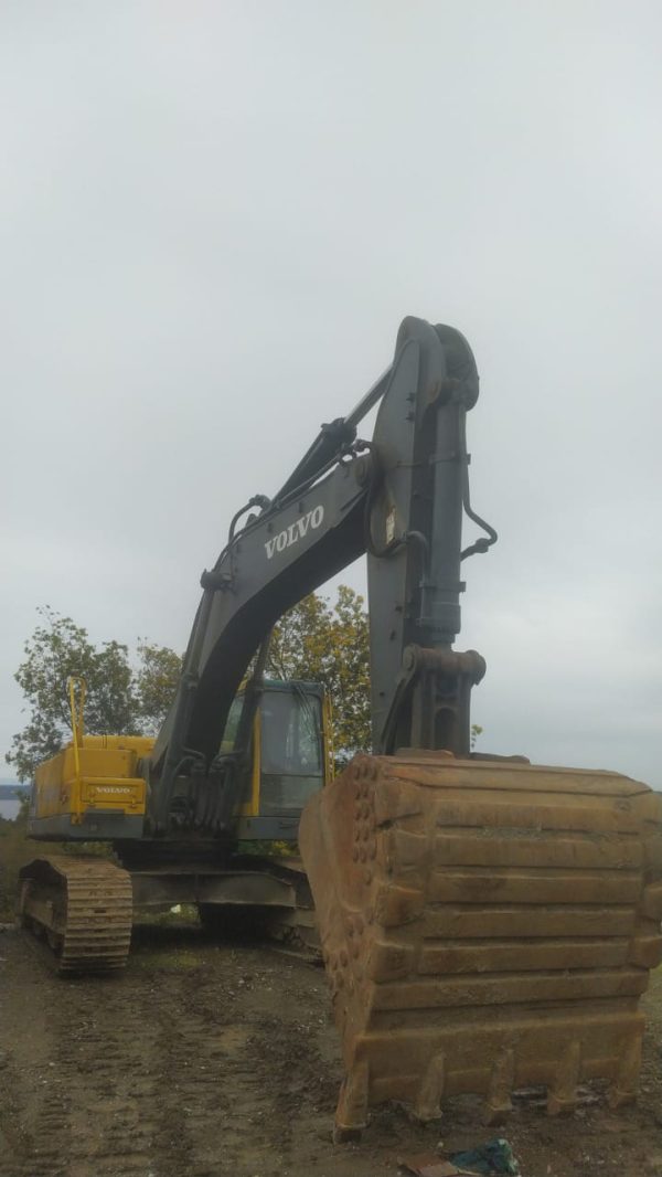 EXCAVADORA VOLVO EC330B AÑO 2011