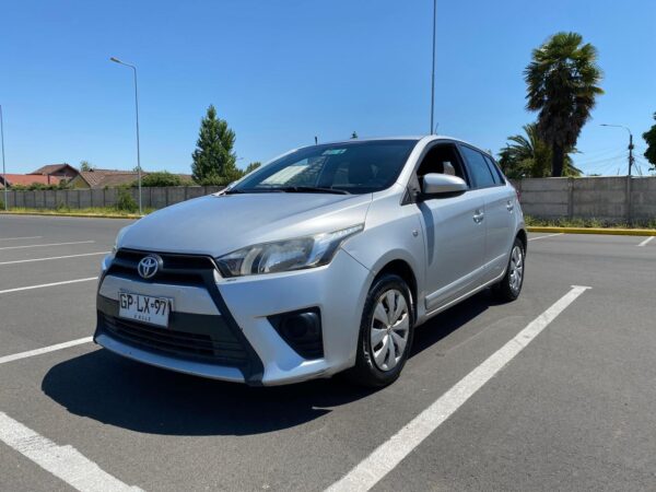 TOYOTA YARIS AÑO 2014 / CHILLÁN