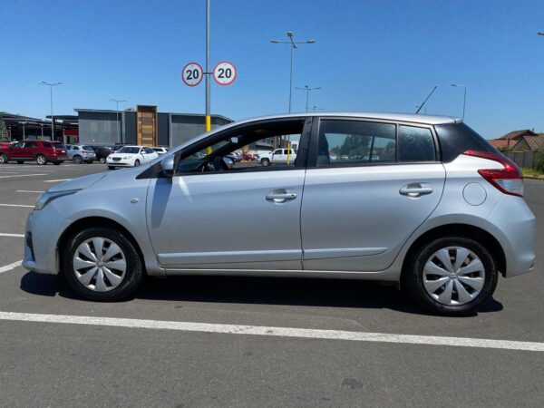 TOYOTA YARIS AÑO 2014 / CHILLÁN - Imagen 5